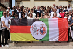 2022-Isola-Gruppe-vor-Kirche-1